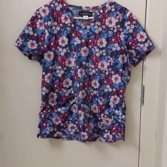 Bundle of kid friendly scrub tops - Picture 1 of 8